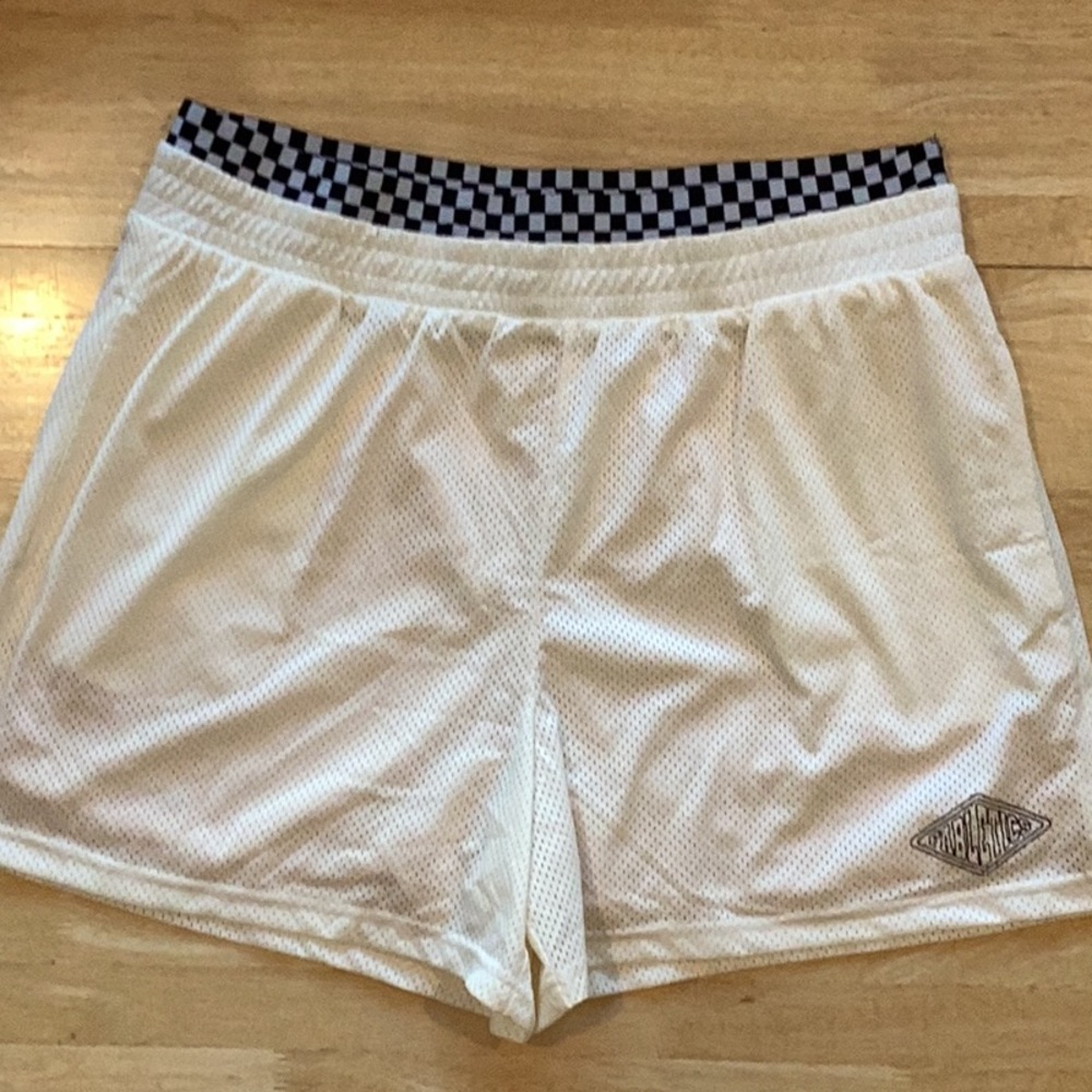 NEW FABLETICS Aisha Basketball Short, checkered elastic band at waist, off white